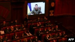 Украинскиот претседател Володимир Зеленски им се обраќа на италијанските пратеници