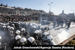 Policia duke u përleshur me protestues të së djathtë ekstreme pas mbajtjes së një marshi për barazi të komunitetit LGBT në Poloni. Tetor 2018.