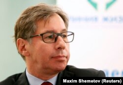 Pjotr Aven, az Alfa Bank igazgatótanácsának elnöke részt vesz egy sajtótájékoztatón Moszkvában 2013. május 14-én