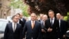 Orbán Viktor miniszterelnök (k), illetve a Fidesz és a KDNP országgyűlési frakcióinak képviselői az új Országgyűlés alakuló ülésére mennek Budapesten 2022. május 2-án