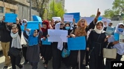 Protesta e vajzave dhe grave afgane për rihapjen e shkollave. Kabul, 26 mars 2022.