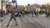 Trenutak kada je 20-godišnju studentkinju udario autombil tokom protestne blokade u Beogradu, 16. januar 2025.