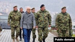 Министерот за одбрана на Србија Милош Вучевиќ