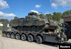 A német Bundeswehr páncélozott gyalogsági harcjárműve, a Marder a litvániai Rukla katonai bázison 2022. április 22-én