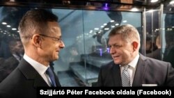 Szijjártó Péter magyar külügyminiszter és Robert Fico volt szlovák miniszterelnök Pozsonyban 2022. december 6-án (képünk illusztráció)