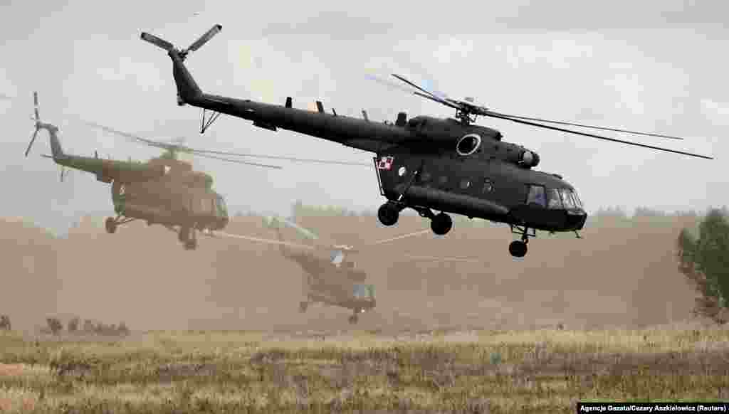 Единаесет хеликоптери Ми-17 Овие хеликоптери од советски дизајн се користат најмногу за транспорт и можат да пренесат до 24 војници или четири тони товар, но некои варијанти се опремени со митралези и/или наведувани проектили.