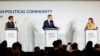 Președintele Franței Emmanuel Macron, prim-ministrul ceh Petr Fiala și președinta Republicii Moldova, Maia Sandu, la o conferință de presă în cadrul Summitului și Reuniunii Informale UE 27 din cadrul Comunității Politice Europene. Praga, 6 octombrie 2022.