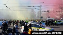 Intersecția străzilor Mitropolit Bănulescu-Bodoni cu Ștefan cel Mare și Sfânt, blocată de poliție.