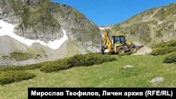 Снимки на багера в района на Седемте рилски езера бяха разпространени в социалните мрежи през уикенда