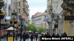 Centar Beograda, maj 2022. godine. Od početka ruske invazije na Ukrajinu, javni objekti u glavnom gradu Srbije, poput tržnih centara, studentskih domova i aerodroma, bili su meta lažnih dojava o postavljenim bombama. 