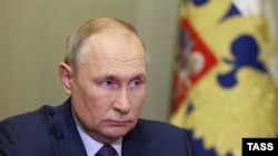 Президентът на Русия Владимир Путин по време на среща с председателя на руския Следствен комитет Александър Бастрикин. Санкт Петербург, 9 октомври 2022 г. 