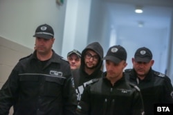 Обвиняемият 23-годишен Йосиф Иззе в Софийския градски съд.