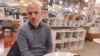 Scriitorul Yaniv Iczkovits cunoaște bine România din poveștile părinților lui, Zoltan și Marcela, care s-au născut și trăit aici până să emigreze în anii '60 în Israel. 