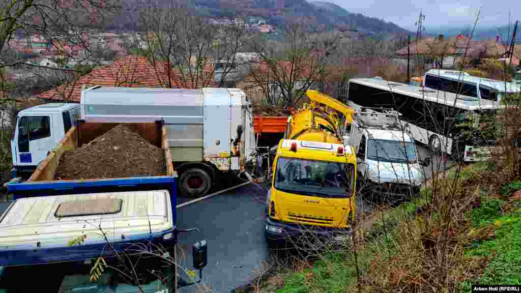 Autoritetet në Kosovë kanë thënë se Dejan Pantiq ka organizuar "sulmin terrorist" të 6 dhjetorit ndaj zyrave të Komisionit Qendror të Zgjedhjeve në Mitrovicë të Veriut dhe në Zubin Potok. 