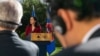 Presidentja e Kosovës, Vjosa Osmani, gjatë konferencës për media në Prishtinë më 27 tetor 2022.