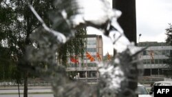 Слаба економија, загрозена демократија?