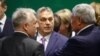 Orbán Viktor miniszterelnök Hernádi Zsolt, a Mol elnök-vezérigazgatója és Csányi Sándor, az OTP elnök-vezérigazgatója társaságban 2020. március 10-én