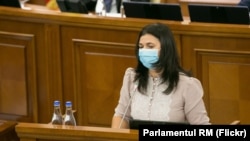 Natalia Moloșag, noul avocat al poporului (ombudsman), obținând votul de încredere al Parlamentului