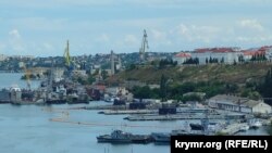 Dy nëndetëse ruse në rajonin e Krimesë.
