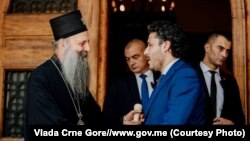 Kryeministri i Malit të Zi, Dritan Abazoviq, ka taluar kreun e Kishës Ortodokse Serbe, patriarkun Porfirije, në Beograd, më 20 qershor.
