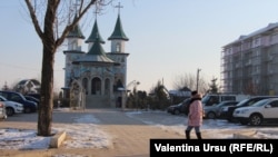 „Ne amăgesc de fiecare dată. Promit marea și sarea și în final e tot același lucru”.