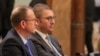 Kryetari i VMRO DPMNE-së, Hristijan Mickoski (djathtas), përfaqësuesi i koalicionit VLEN, Arben Taravari.
