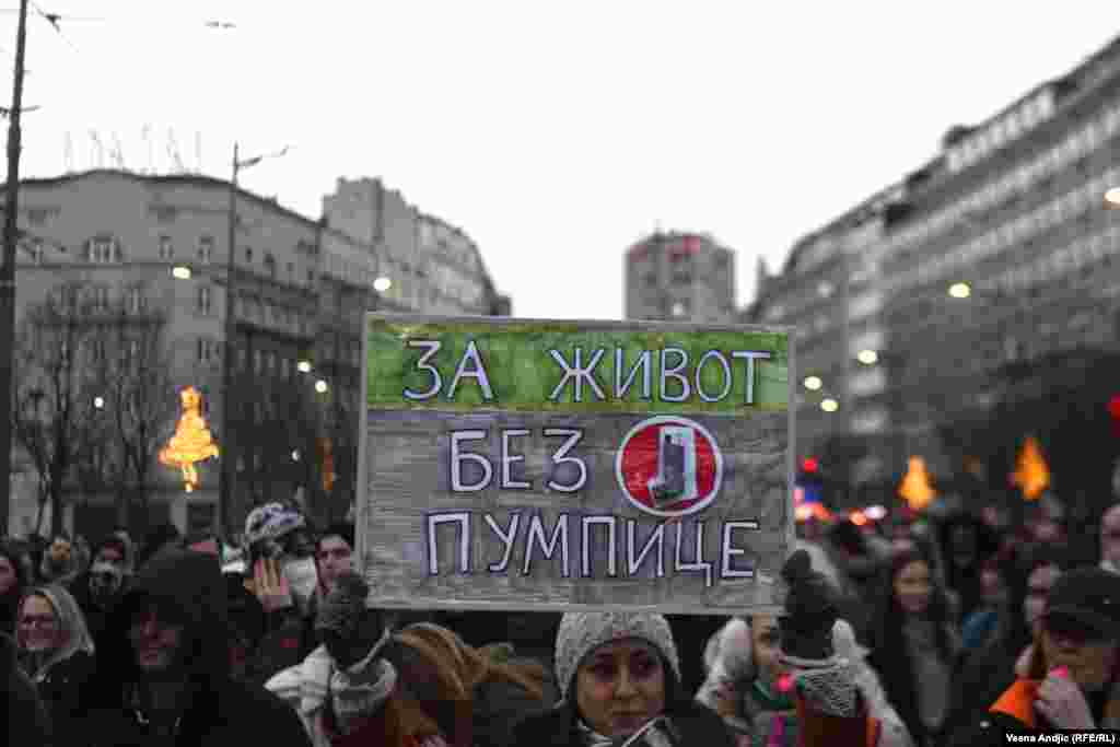 Organizatori su izneli podatak da u Srbiji svake godine od zagađenog vazduha umre 15.000 ljudi i ocenili da se tome mora stati na put. 