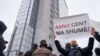 Protesta kundër shtrenjtimit të rrymës para ndërtesës së Qeverisë së Kosovës. Prishtinë, 26 janar 2022. 