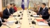 Jens Stoltenberg, glavni tajnik NATO-a i Denis Bećirović, član Predsjedništva BiH, na sastanku u Briselu, 16. januara 2023.