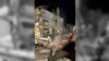 Echipele de salvare caută supraviețuitori în ruinele unui bloc de locuințe bombardat de ruși la Kramatorsk 