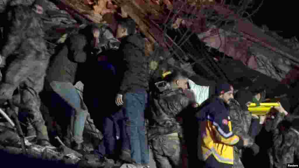 Пребарување на преживеани во Дијарбекир