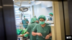 Térdműtét a Bács-Kiskun Megyei Kórház Kiskunfélegyházi Kórház Telephelyén 2017. október 17-én (képünk illusztráció)
