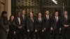 Këshilltari i Departamentit amerikan të Shtetit, Derek Chollet, ambasadori i SHBA-së në Kosovë, Jeffrey Hovenier, dhe dërguari i posaçëm amerikan për Ballkanin, Gabriel Escobar, gjatë një takimi me udhëheqës opozitarë, në Prishtinë. Janar 2023.