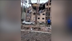 Sulmi rus fajësohet për shkatërrimin e banesave afër Kievit