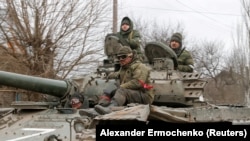 Anëtarët e grupeve separatiste të mbështetura nga Rusia.