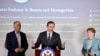 Američki senatori Thom Tillis (lijevo), Jeanne Shaheen (desno) i Chris Murphy (u sredini) na konferenciji za medije u Sarajevu, 20. april 2022.