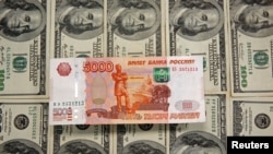„Непријателските земји“ можат да продолжат да плаќаат за рускиот природен гас во странска валута преку руска банка која ќе ги претвора парите во рубљи