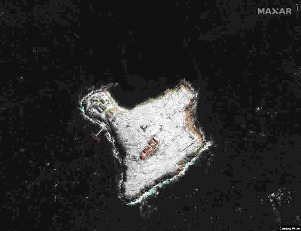 Imagine din satelit a Insulei Șerpilor, pe 13 februarie, înainte de invazia rusească.&nbsp;