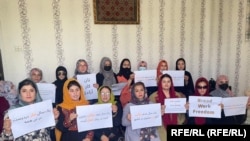 زنان برای به دست آوردن حقوق خود در کابل و برخی از ولایات همواره گردهمایی های را برگزار می کنند٬ اما طالبان تاکنون به خواسته های آنان پاسخ مثبت نداده اند