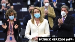 Roberta Metsola, miután megválasztották az Európai Parlament elnökének, 2022. január 18-án