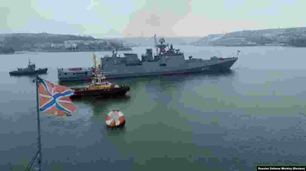 Фрегатата на руската морнарица „Адмирал Есен“ учествува во вежби на Црното Море во близина на руското копно на 26 јануари.