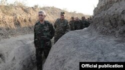 Լեռնային Ղարաբաղ - Հայաստանի նախագահ Սերժ Սարգսյանը Ղարաբաղի Պաշտպանության բանակի դիրքերում, 22-ը հոկտեմբերի, 2012թ.