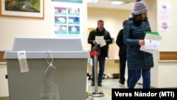 Szavazás Magyarország csíkszeredai főkonzulátusán 2022. április 3-án