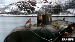 Submarinul Kursk la baza maritimă de la Vidîaievo, înaintea dezastrului