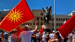 Protesti ispred Sobranja pred odluku o budućnosti Sjeverne Makedonije