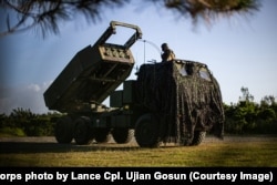 Un sistem HIMARS în timpul unor exerciții din Okinawa, Japonia (septembrie, 2021)