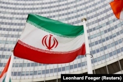 Iranska zastava ispred sedišta Međunarodne agencije za atomsku energiju (IAEA)