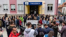 Prindërit kërkojnë fillimin e mësimit 