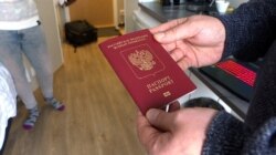 Паспорт гражданина России (иллюстративное фото)
