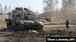 оштетен руски тенк во градот Тростсијанец, околу 400 километри источно од главниот град Киев, 28 март 2022 година